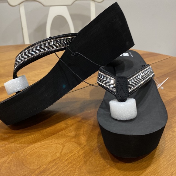 NWT. SO, women’s size 10, platform flip flops. - Picture 2 of 9